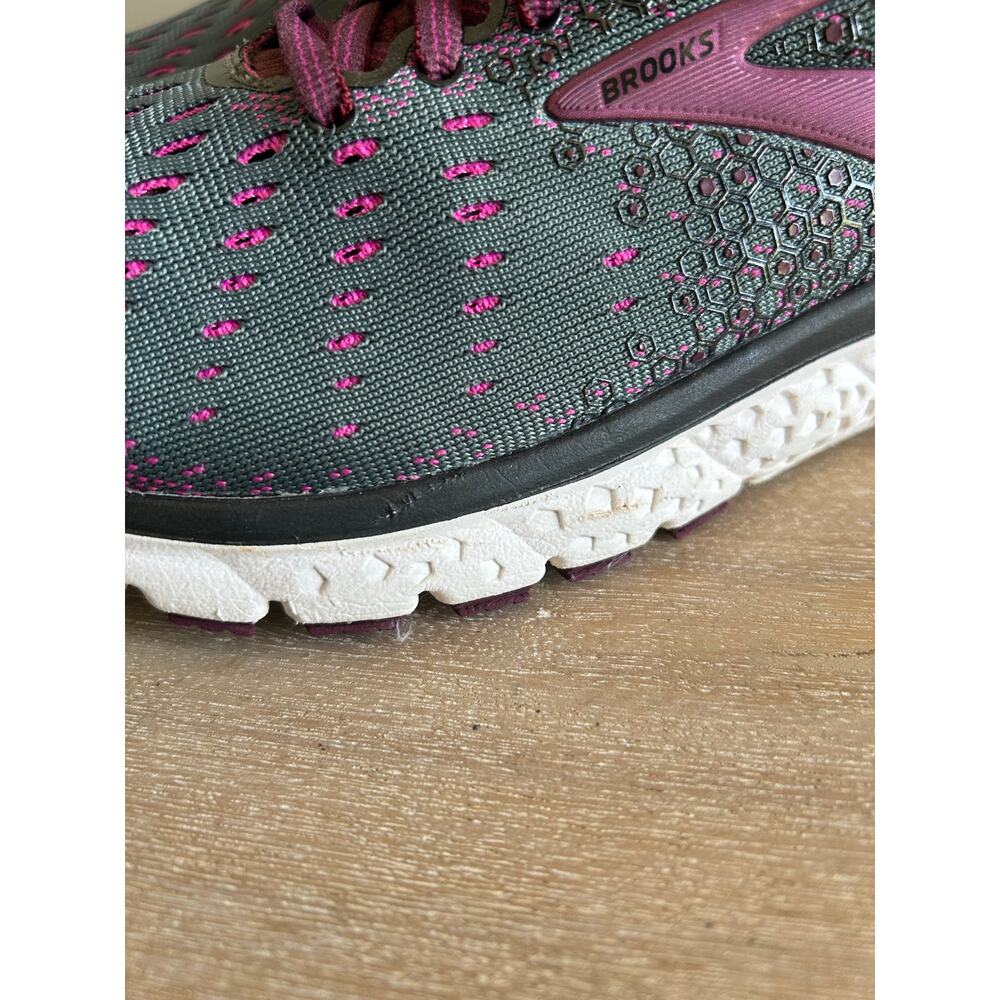 Brooks women’s running shoes size 8 - Picture 6 of 12